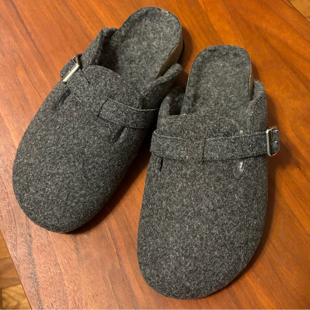NWT Gap Sherpa Clogs